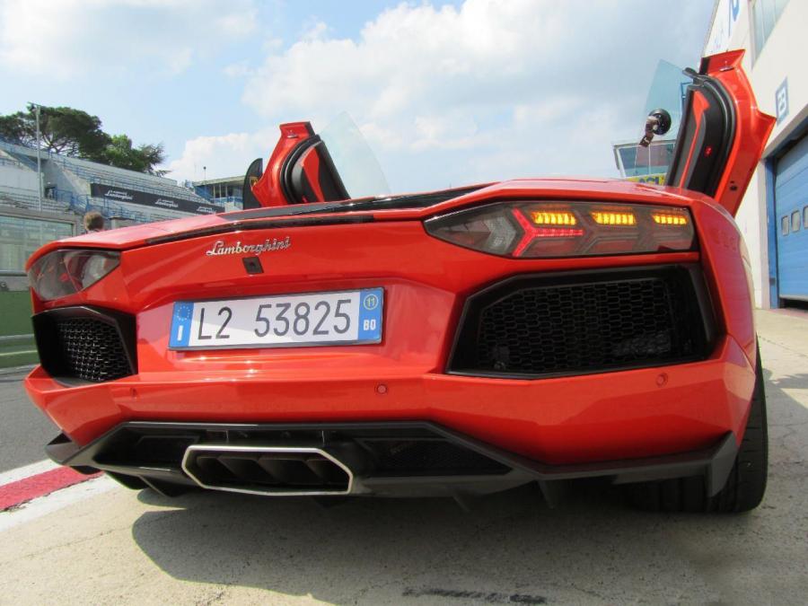  Lamborghini Aventador LP700-4 2011 года  (фото 20 из 204)